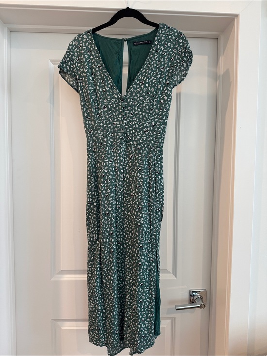 Abercrombie & Fitch Dresses & Skirts - Abercrombie & Fitch Forest Green Floral Wrap-Style Midi Dress